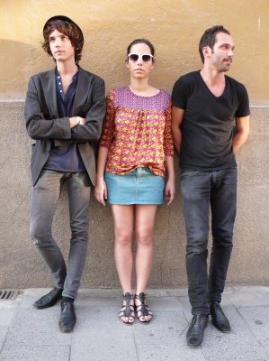 Sister With Brothers – Munich, Hofgraben