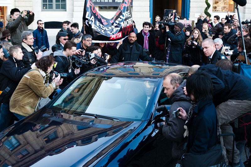 Fashion Week Mania outside Vivienne Westwood – Paris, Place Vendôme
