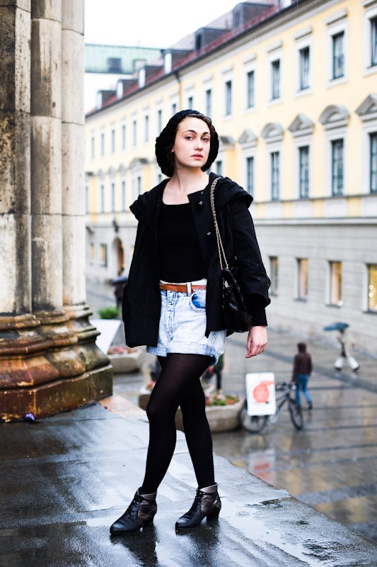 Girl In The Rain – Munich, Feldherrnhalle