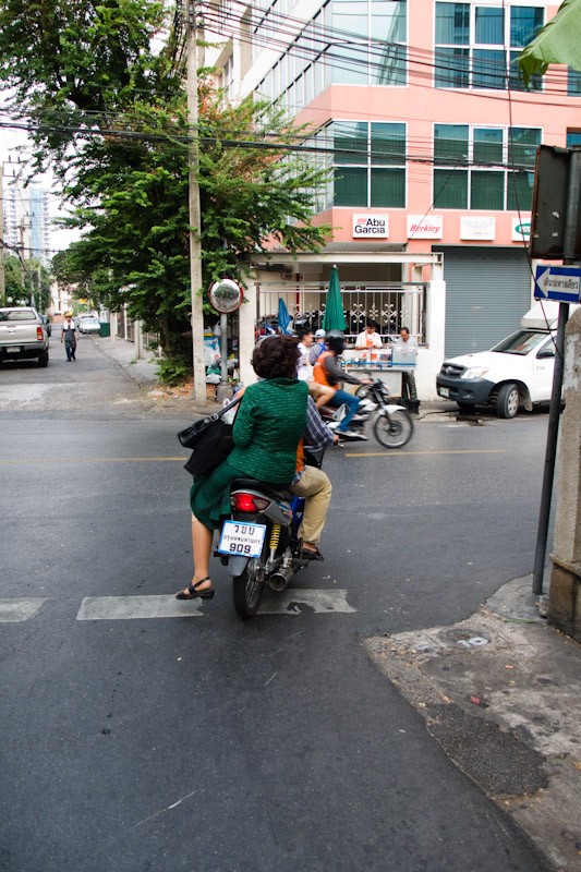 090130-bangkok-biking-bangkok-soi-ari